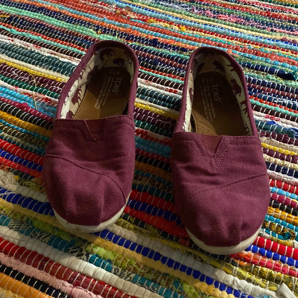 Maroon Toms